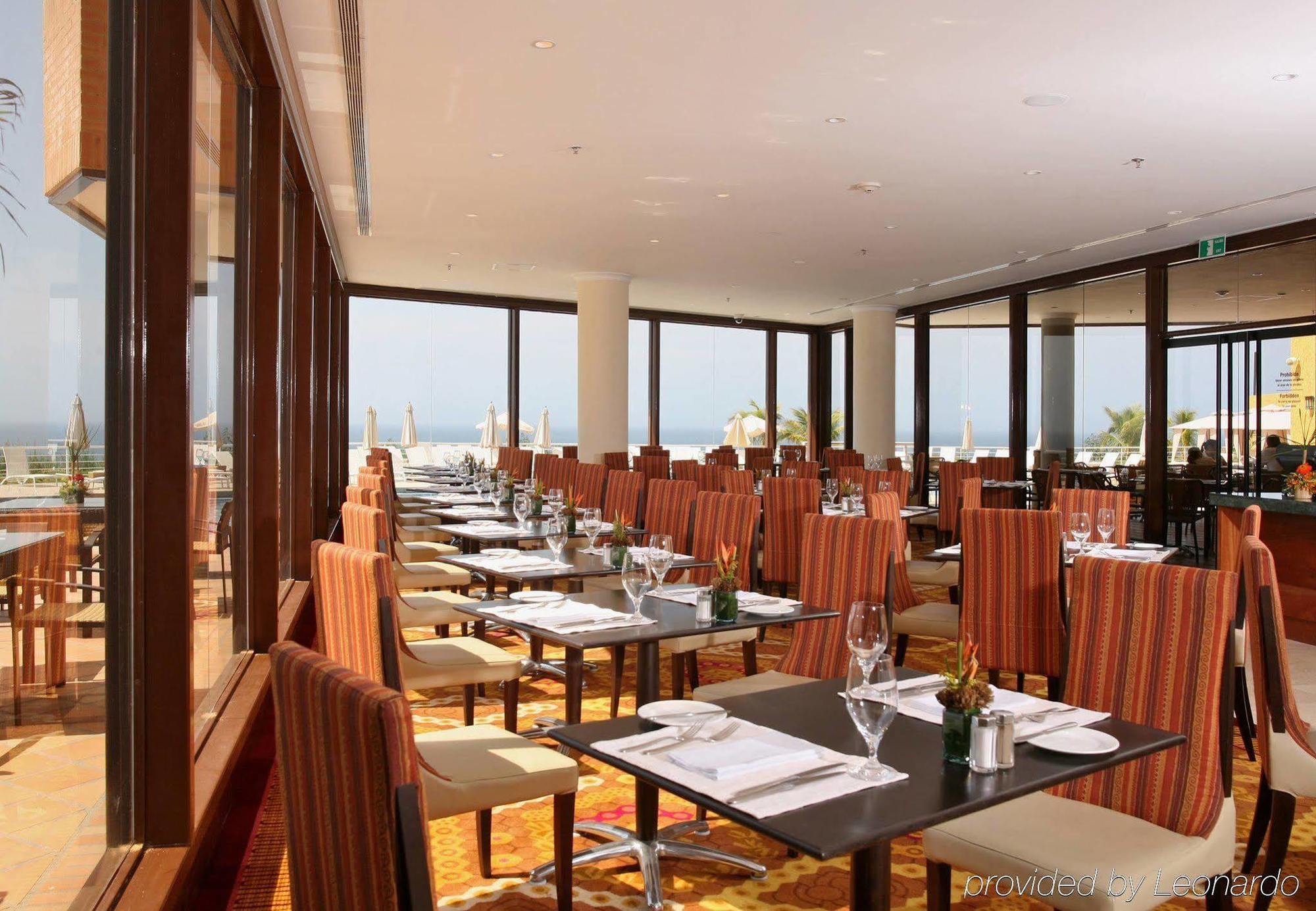 Marriott Venezuela Hotel Playa Grande Ресторант снимка